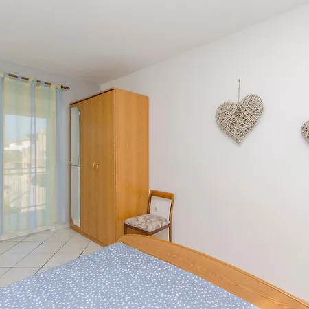 Apartment Danica Pirovac